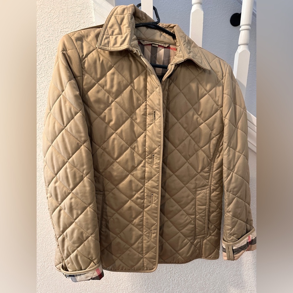 🎉🎉🎉SOLD！！！🎉🎉🎉Burberry London jacket in a excellent condition.